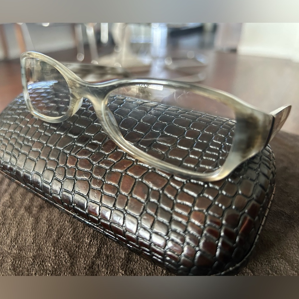 Gucci glasses. Grey color. Comes with case
